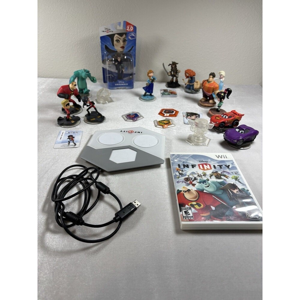 Disney Infinity Wii Huge Lot Portal Game 13 Figures Power Discs Cards Maleficent